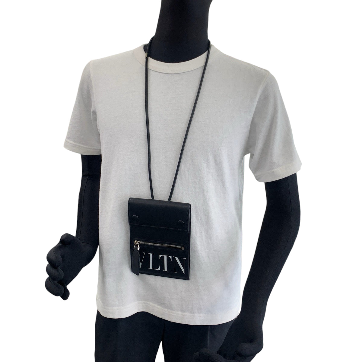 13698
VALENTINO ヴァレンティノ VLTN ロゴ ブラック 黒 ホワイト シルバー金具 レザー UY2P0Q83LVN ショルダーバッグ ポシェット  メンズ