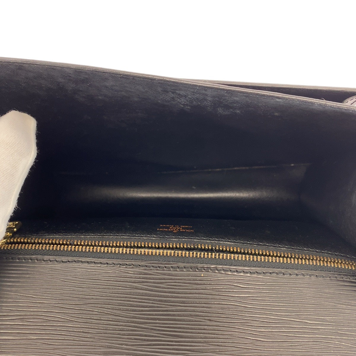 13700
LOUIS VUITTON ルイヴィトン エピ モンソー ブラック 黒 ゴールド金具 レザー M52122 ハンドバッグ ショルダーバッグ 2way 男女兼用  レディース