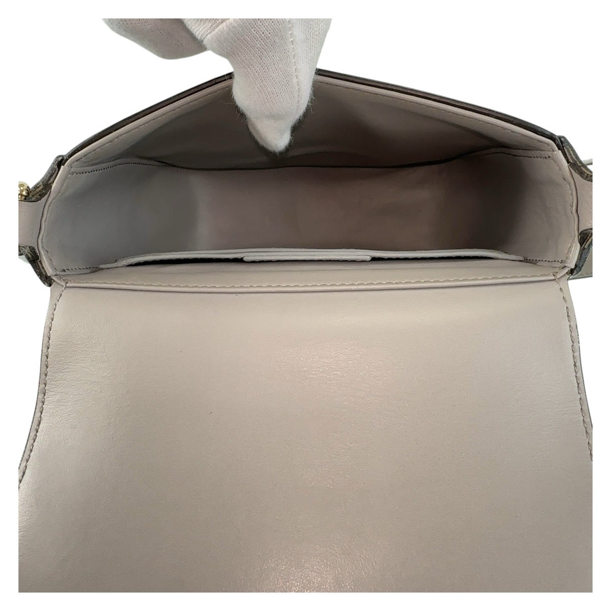13702
Salvatore Ferragamo サルヴァトーレフェラガモ ガンチーニ グレー ゴールド金具 レザー 斜め掛け ショルダーバッグ ポシェット  レディース A38