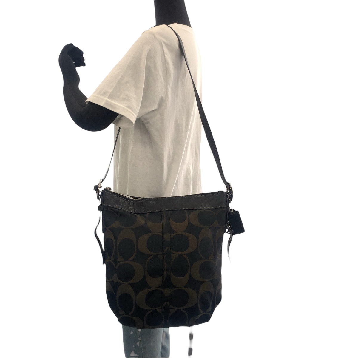 COACH コーチ シグネチャー ブラック 黒 シルバー金具 キャンバス F13884 ショルダーバッグ 肩掛け  レディース