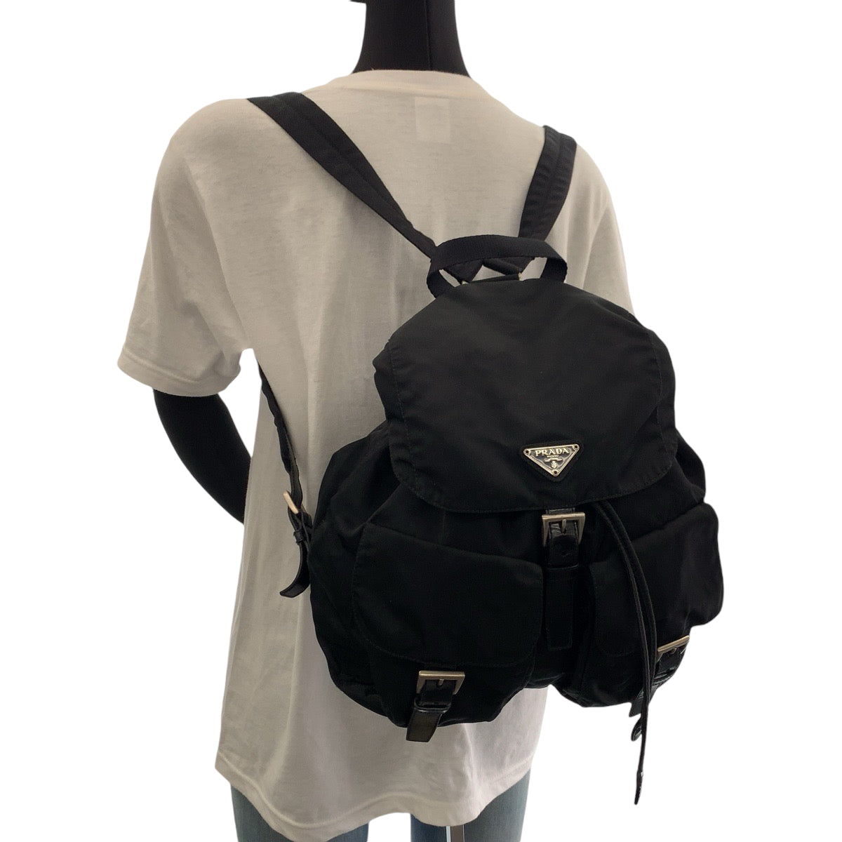 13809
PRADA プラダ テスート 三角ロゴプレート ブラック 黒 シルバー金具 ナイロン B2811 リュックサック バックパック  レディース