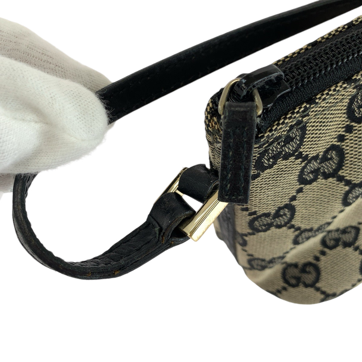 13832
GUCCI グッチ ベージュ ブラック シルバー金具 GGキャンバス 039 1103 ハンドバッグ アクセサリーポーチ  レディース