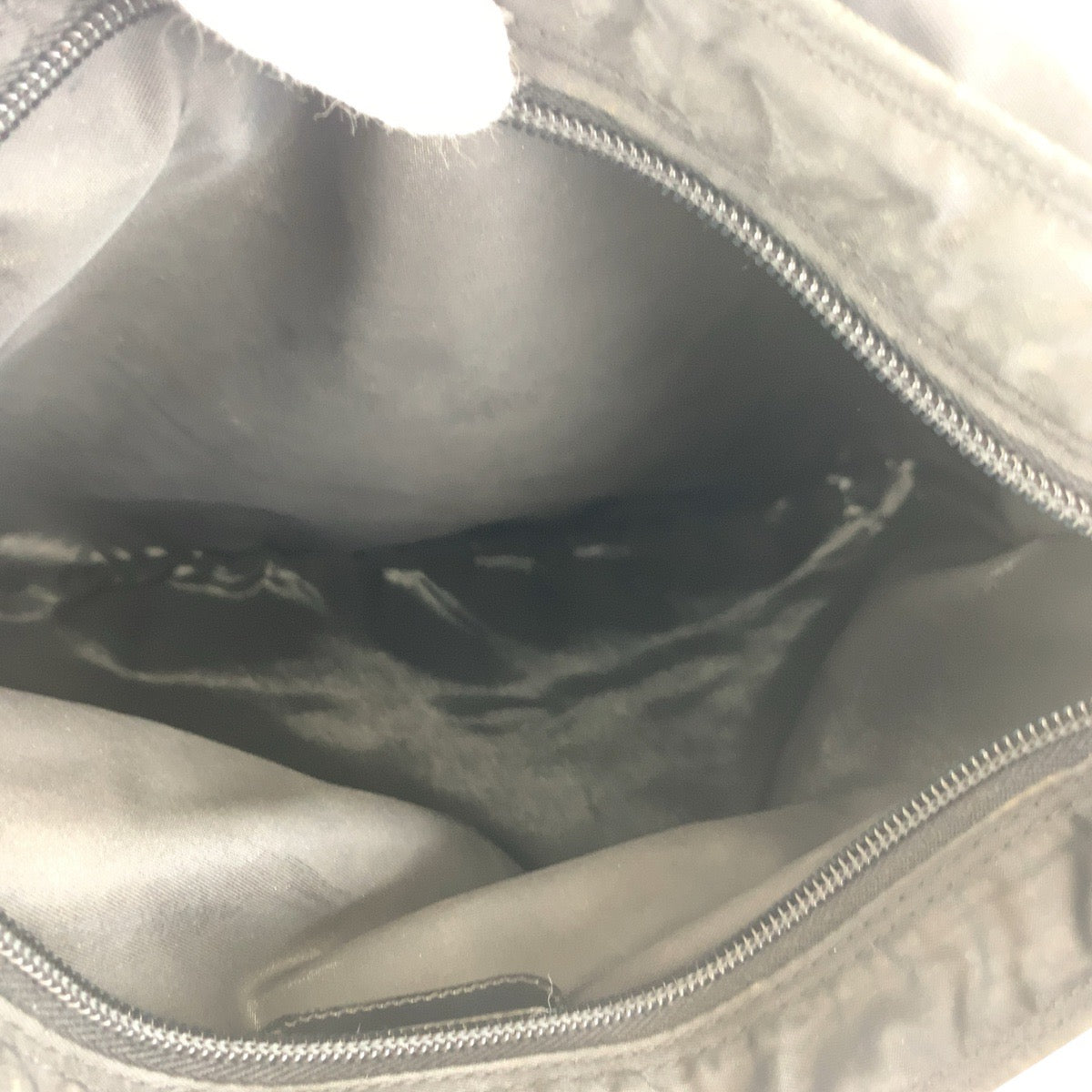 14365
PRADA プラダ テスート 三角ロゴプレート ブラック 黒 シルバー金具 ナイロン ショルダーバッグ ポシェット  メンズ