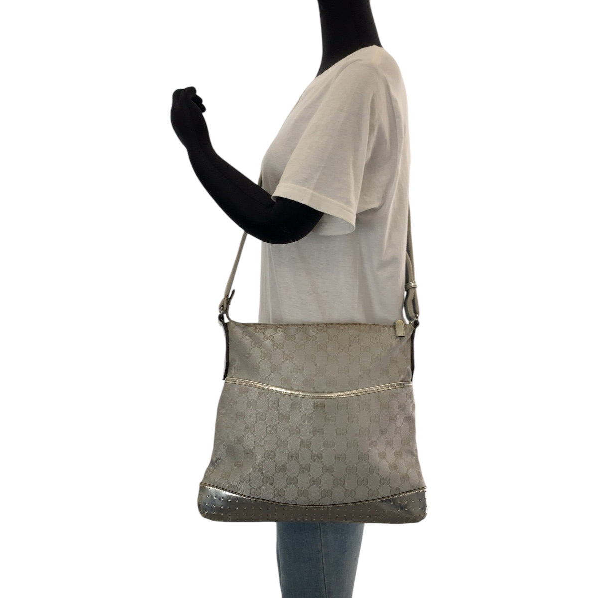 13901
GUCCI グッチ シルバー シルバー金具 GGキャンバス / エナメル 145857 ショルダーバッグ メッセンジャーバッグ  レディース AB18