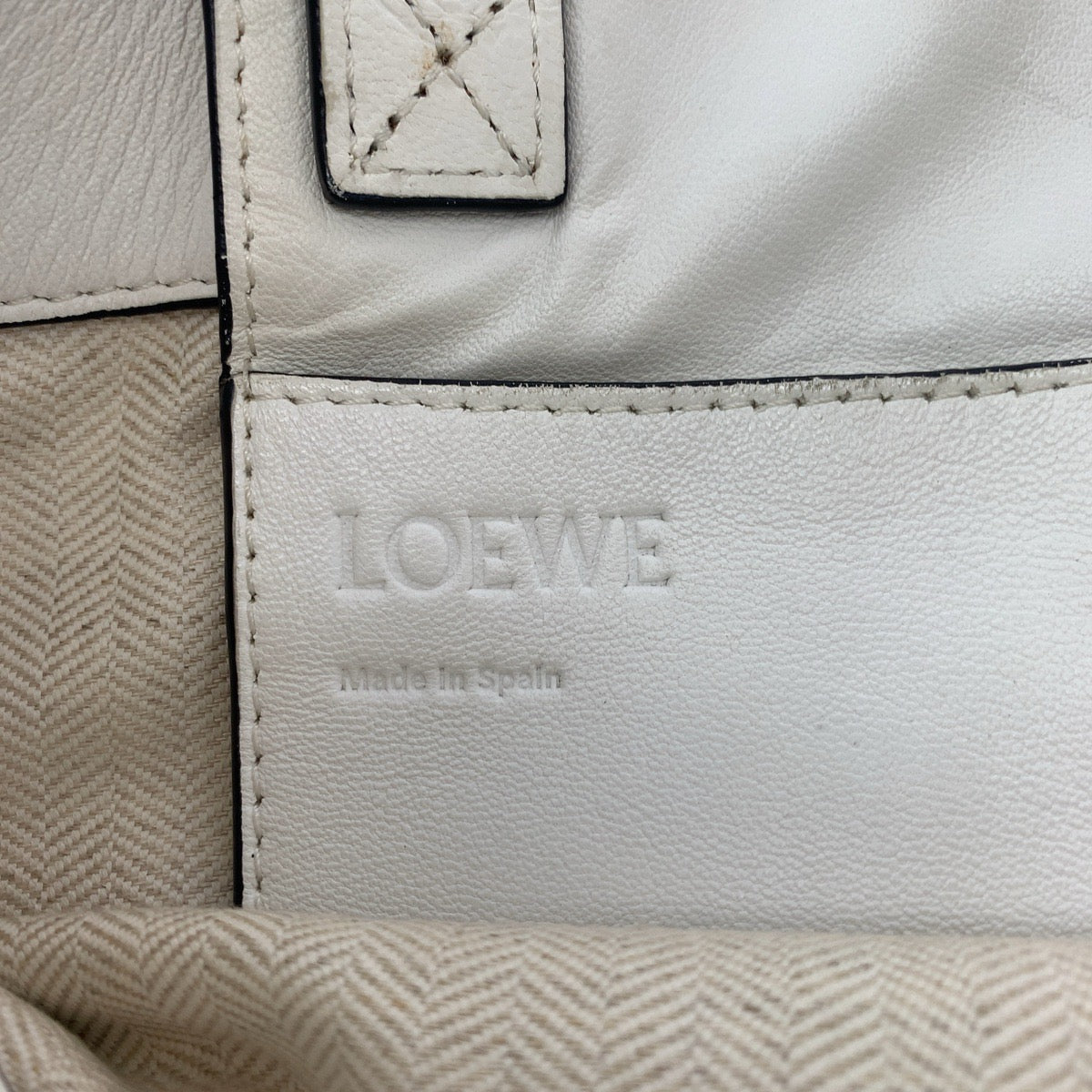 13919
LOEWE ロエベ アナグラム ロゴデザインバーティカル フリンジ ホワイト ブラック 黒 レザー トートバッグ ショルダーバッグ  レディース