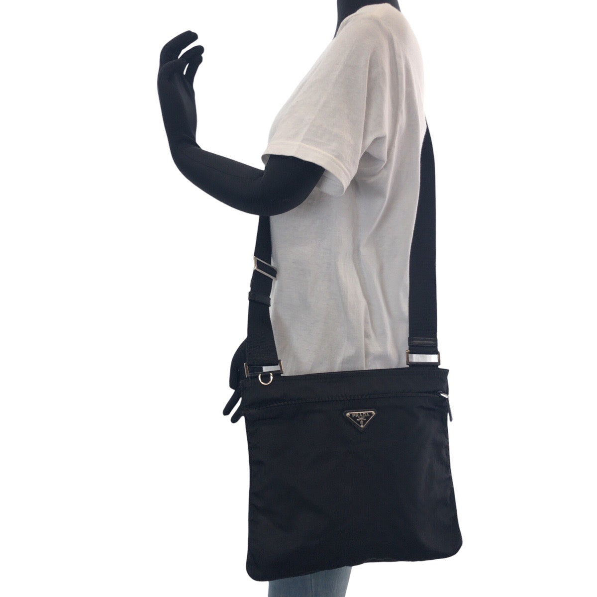 13925
PRADA プラダ テスート 三角ロゴプレート ブラック 黒 シルバー金具 ナイロン 斜め掛け ショルダーバッグ 男女兼用  レディース AB21