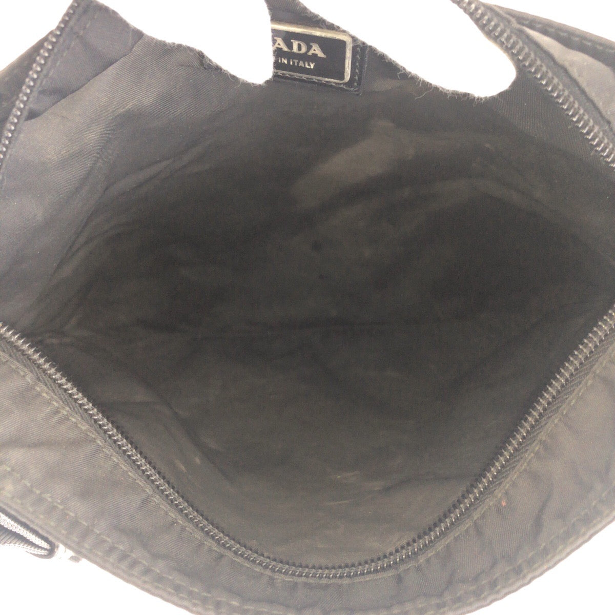 13925
PRADA プラダ テスート 三角ロゴプレート ブラック 黒 シルバー金具 ナイロン 斜め掛け ショルダーバッグ 男女兼用  レディース AB21