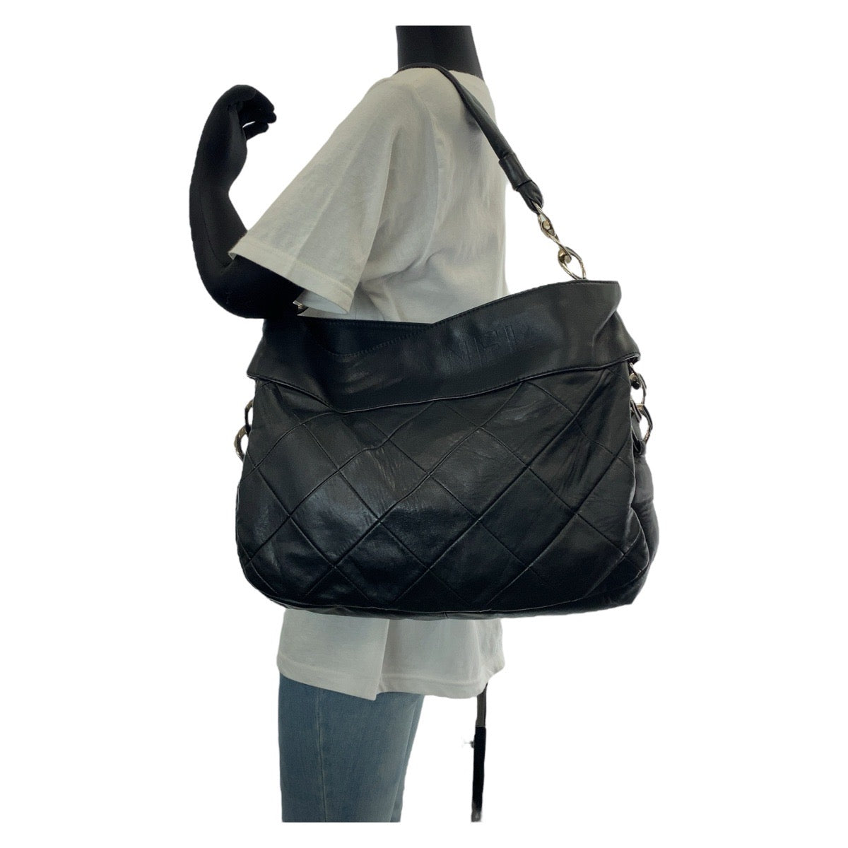 13932
CHANEL シャネル ヴィンテージ ブラック 黒 シルバー金具 ラムスキン ショルダーバッグ  レディース