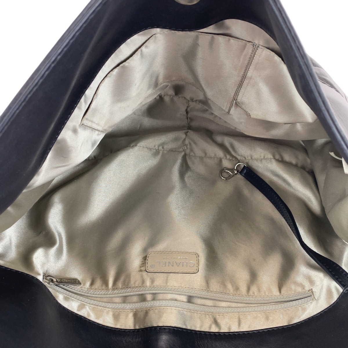 13932
CHANEL シャネル ヴィンテージ ブラック 黒 シルバー金具 ラムスキン ショルダーバッグ  レディース