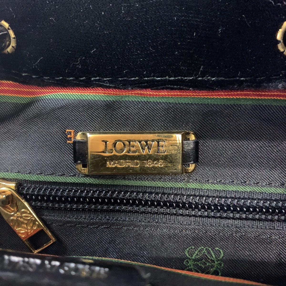 14464
LOEWE ロエベ ヴィンテージ ロゴ ブラック 黒 ゴールド金具 パテントレザー / スウェード リュックサック バックパック  レディース