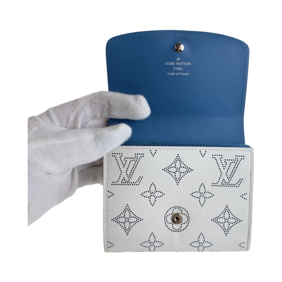 13957
LOUIS VUITTON ルイヴィトン マヒナ ポルトフォイユ イリス コンパクト ホワイト ブルー シルバー金具 レザー M69213 折財布 コンパクトウォレット  レディース