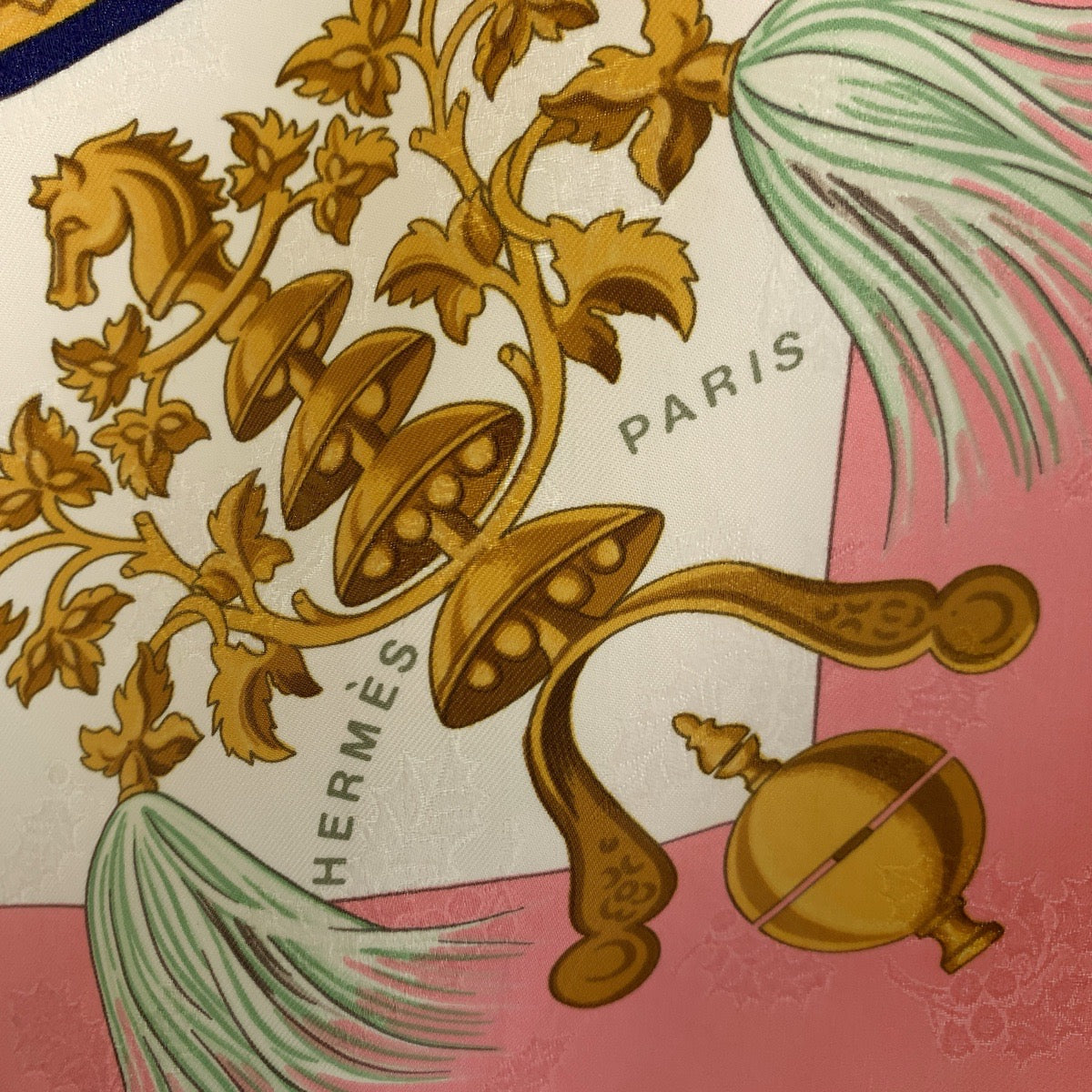 HERMES エルメス カレ90 Plumes et Grelots 羽飾りと鈴 ピンク マルチカラー シルク スカーフ 大判スカーフ  レディース