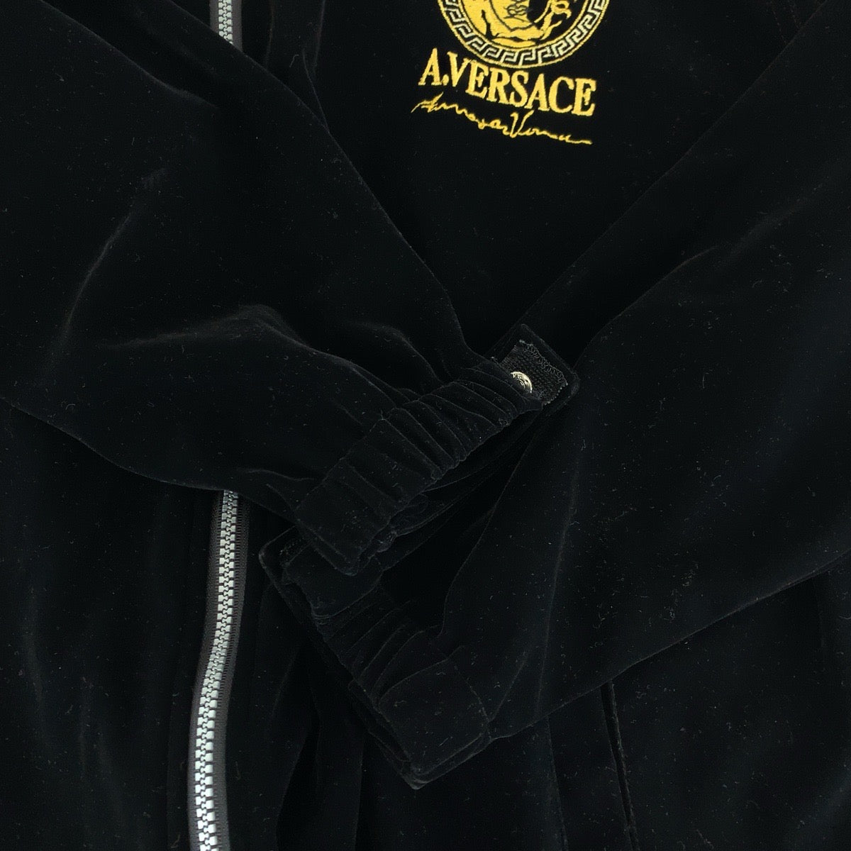 VERSACE ヴェルサーチ ヴィンテージ メデューサ ロゴ サイズL ブラック 黒 ゴールド ベロア セットアップ ジャージ  メンズ AB54