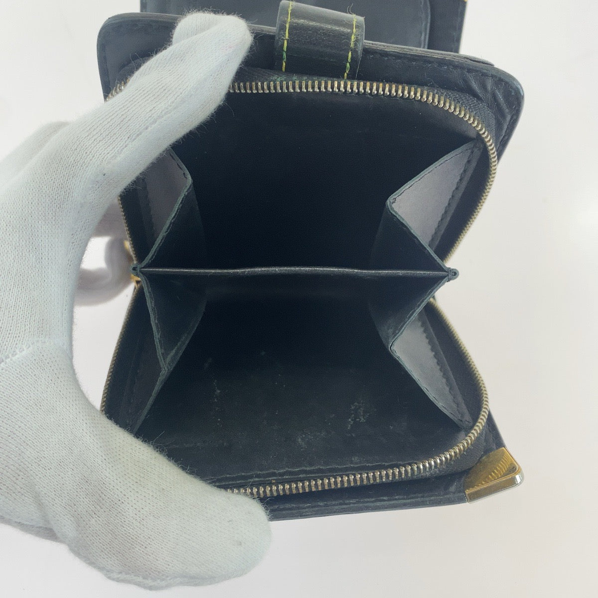 14535
LOUIS VUITTON ルイヴィトン スハリ ブラック 黒 ゴールド金具 レザー M91828 折財布 コンパクトウォレット  メンズ