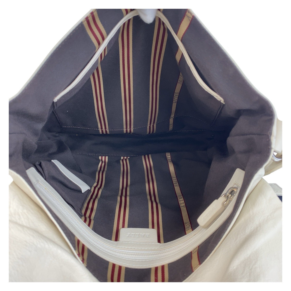 14542
BALLY バリー ホワイト シルバー金具 レザー 斜め掛け ショルダーバッグ メッセンジャーバッグ  メンズ
