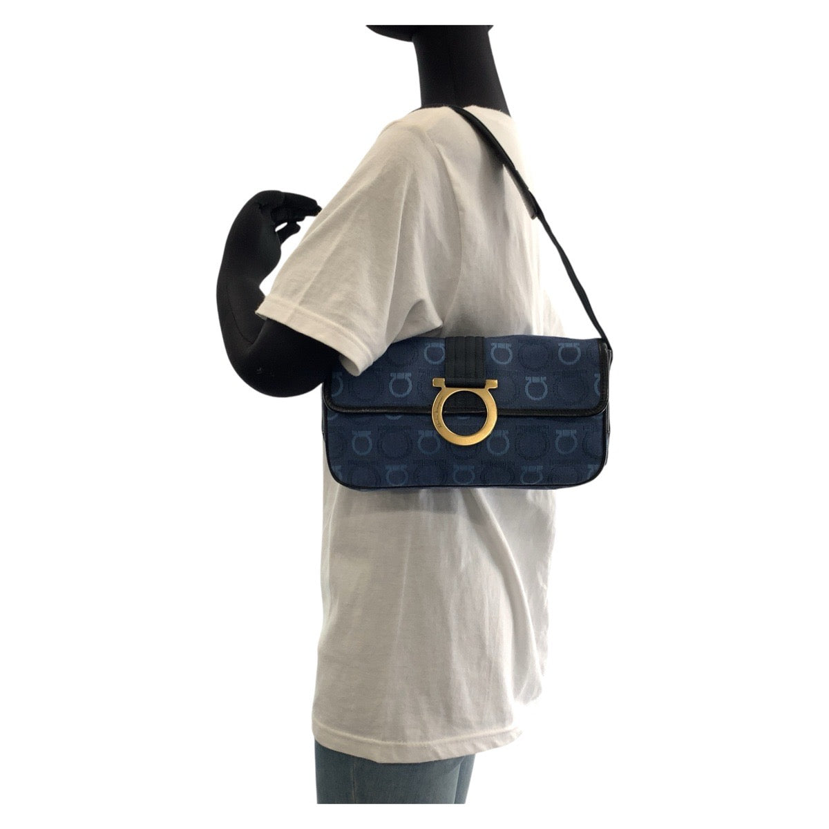 14561
Salvatore Ferragamo サルヴァトーレフェラガモ ガンチーニ ブルー ゴールド金具 キャンバス / レザー ショルダーバッグ  レディース