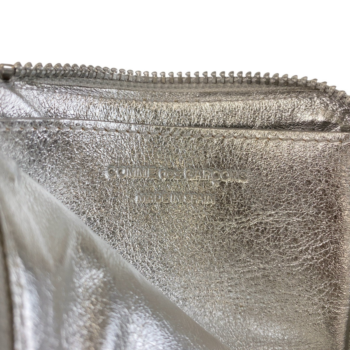 14010
COMME des GARCONS コムデギャルソン シルバー レザー 折財布 コンパクトウォレット  レディース