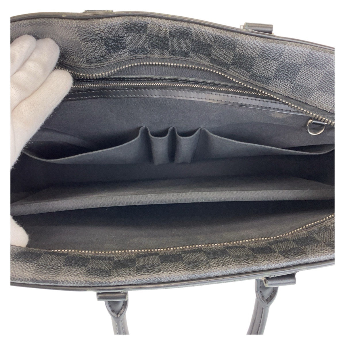 14604
LOUIS VUITTON ルイヴィトン ダミエグラフィット ポルトドキュマン ヴォワヤージュGM ブラック シルバー金具 PVC / レザー N41123 ビジネスバッグ ブリーフケース  メンズ