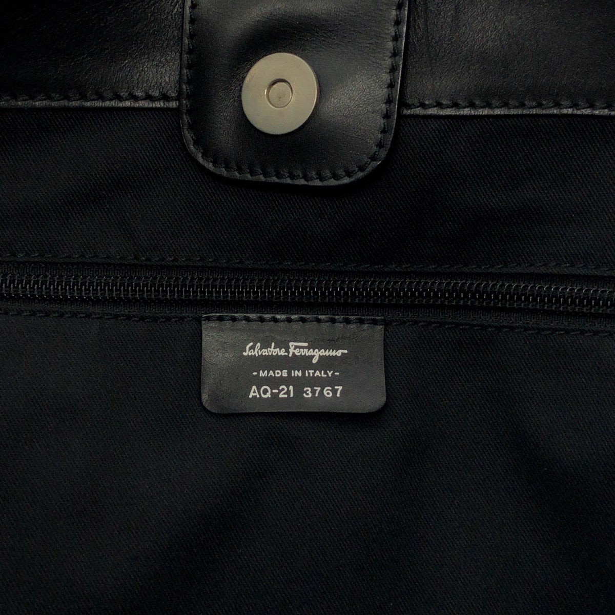 14617
Salvatore Ferragamo サルヴァトーレフェラガモ 型押し ブラック 黒 シルバー金具 レザー AQ21 ホーボー ショルダーバッグ 肩掛け  レディース A17