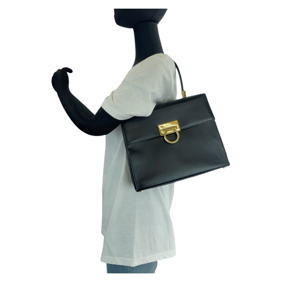 14638
Salvatore Ferragamo サルヴァトーレフェラガモ ヴィンテージ ガンチーニ ブラック 黒 ゴールド金具 レザー ハンドバッグ ショルダーバッグ 2way  レディース ABP28