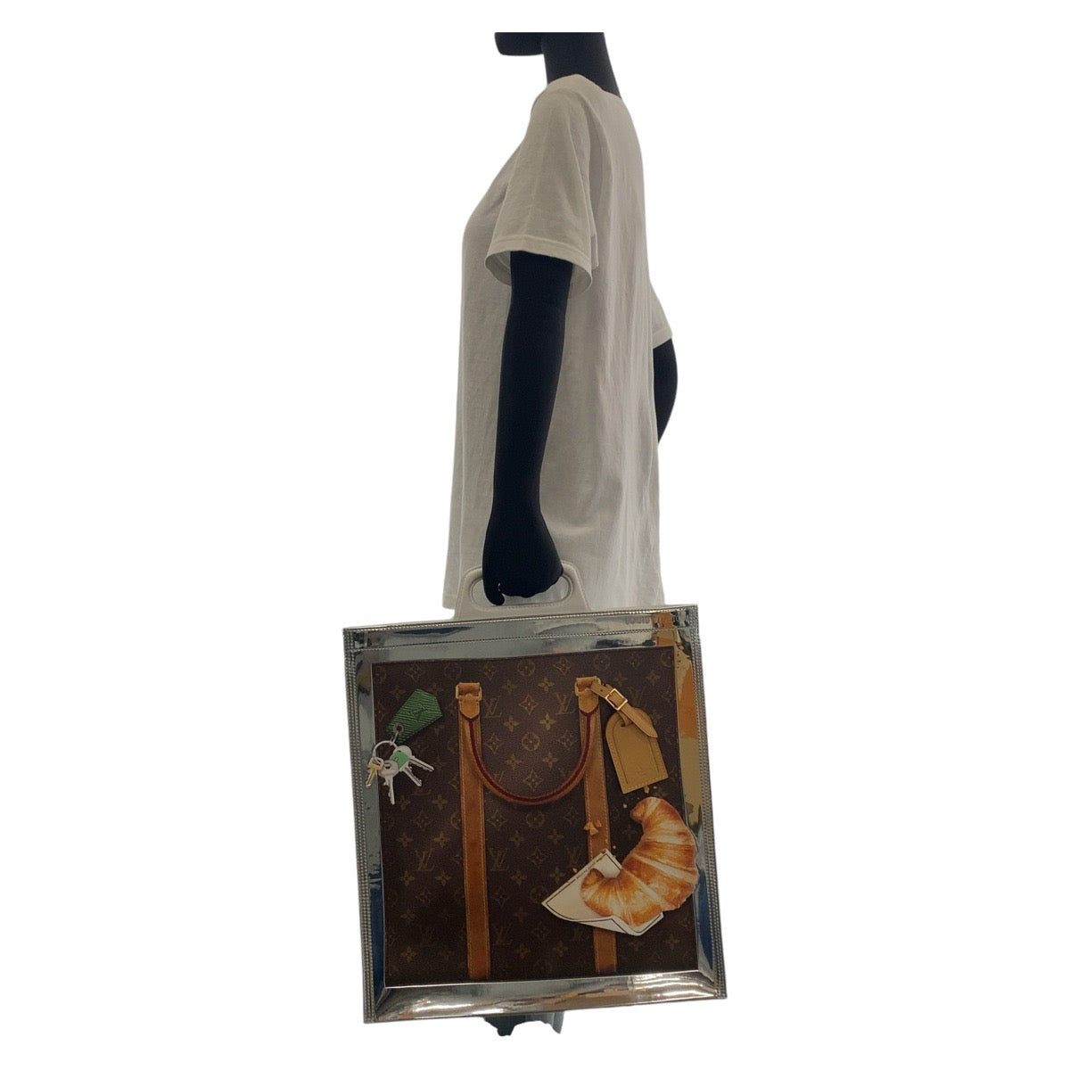 14639
LOUIS VUITTON ルイヴィトン モノグラム フリーザー サックプラ ブラウン シルバー ホワイト PVC / エナメル / レザー M23151 トートバッグ ショルダーバッグ 2way 男女兼用 A4収納 レディース SA250