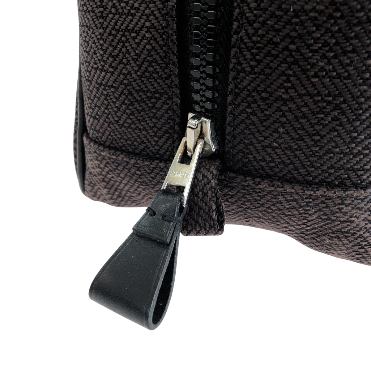 14676
HERMES エルメス グローブトロッターMM 男女兼用 ブラウン シルバー金具 トワルシェブロン ポーチ セカンドバッグ  レディース ABP29