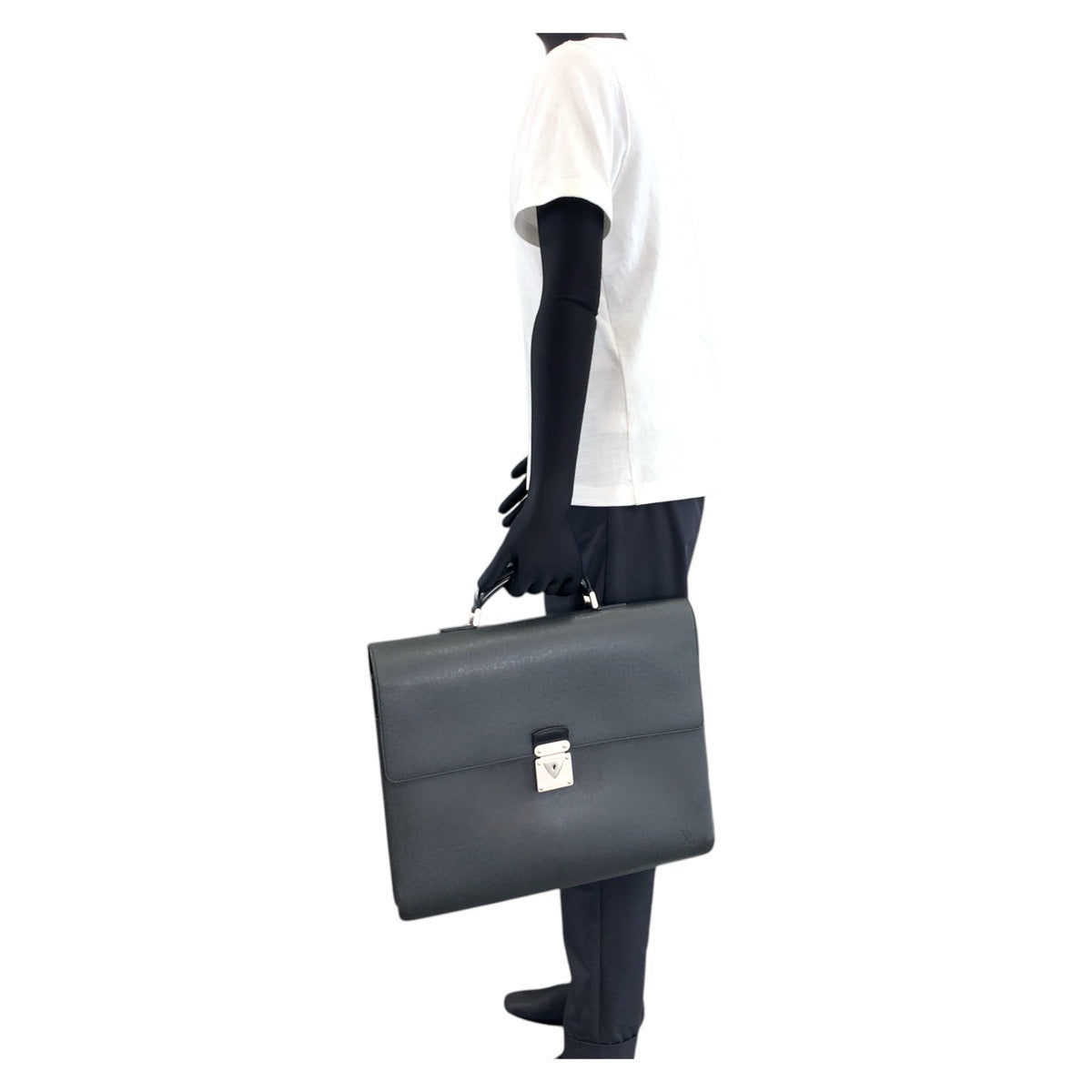 14681
LOUIS VUITTON ルイヴィトン タイガ ロブスト2 ブラック 黒 アルドワーズ シルバー金具 レザー M31042 ビジネスバッグ ブリーフケース  メンズ