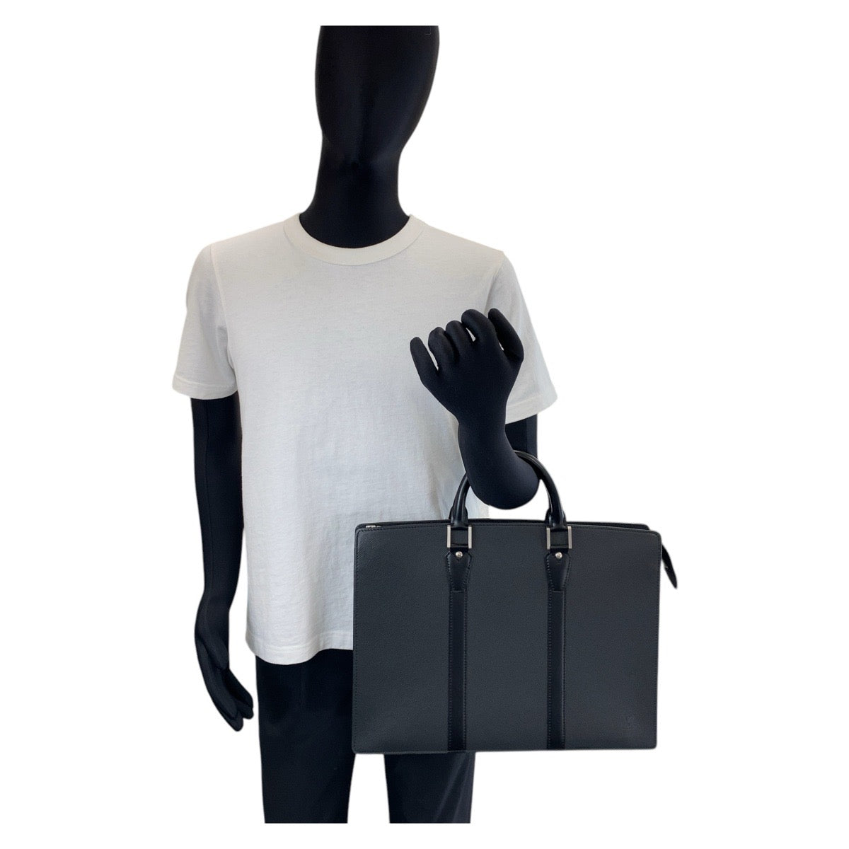 14685
LOUIS VUITTON ルイヴィトン タイガ ポルト ドキュマン ロザン アルドワーズ ブラック 黒 シルバー金具 レザー M30052 ビジネスバッグ ブリーフケース  メンズ