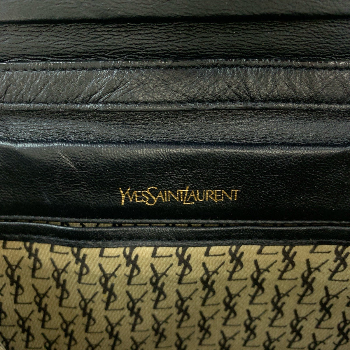 14732
YVES SAINT LAURENT イヴ サンローラン ヴィンテージ YSL ブラック 黒 ゴールド ゴールド金具 レザー ショルダーバッグ ポシェット  レディース AB9