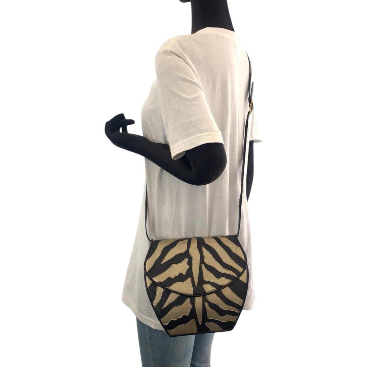 14732
YVES SAINT LAURENT イヴ サンローラン ヴィンテージ YSL ブラック 黒 ゴールド ゴールド金具 レザー ショルダーバッグ ポシェット  レディース AB9