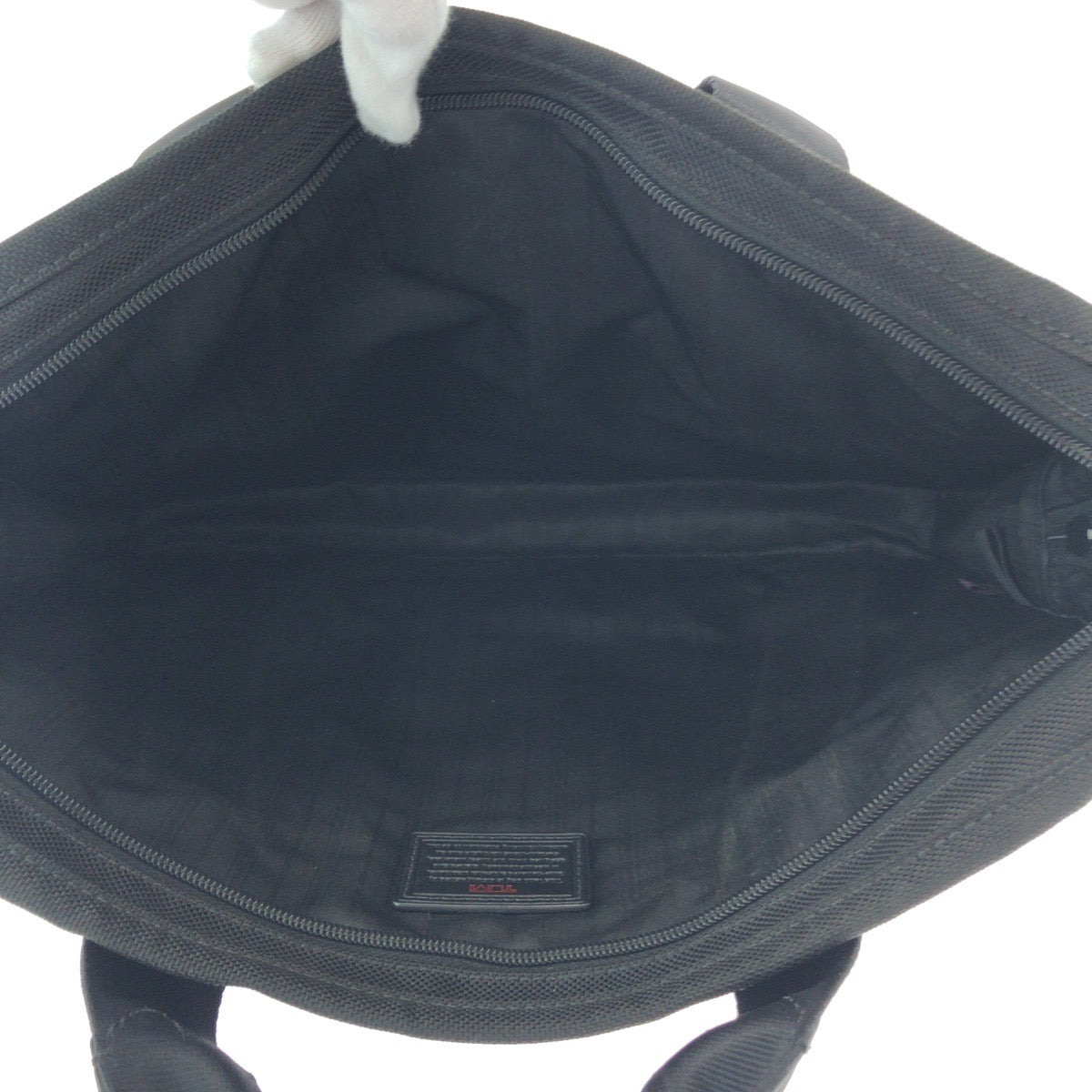 14749
TUMI トゥミ ブラック 黒 シルバー金具 ナイロン ショルダーバッグ ビジネスバッグ  メンズ
