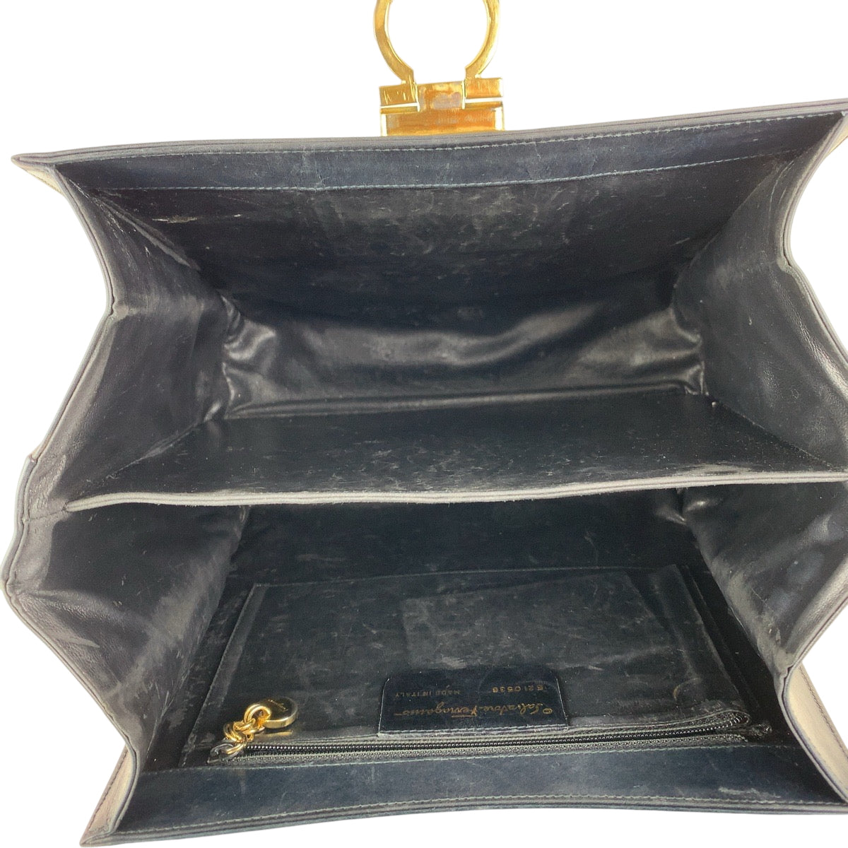 14758
Salvatore Ferragamo サルヴァトーレフェラガモ ヴィンテージ ガンチーニ ブラック 黒 ゴールド金具 レザー E210536 ハンドバッグ  レディース