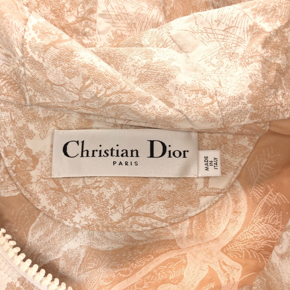 14833
Dior ディオール トワル ドゥ ジュイ テクニカル タフタ BEE刺繍 サイズXS ピンクベージュ ホワイト金具 ポリエステル 027C10A2826 ジャケット プルオーバー マウンテンパーカー フーディー  レディース