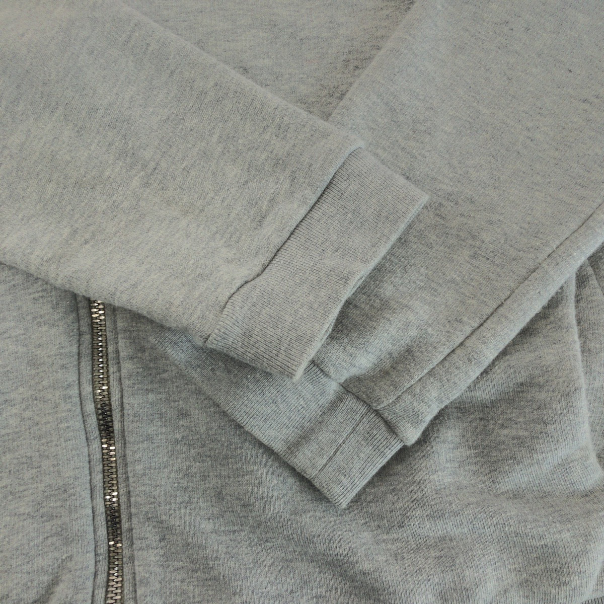 14858
GUCCI グッチ シェリー サイズ12 グレー レッド ブルー シルバー金具 コットン スウェット ブルゾン ジップアップ  キッズ A33