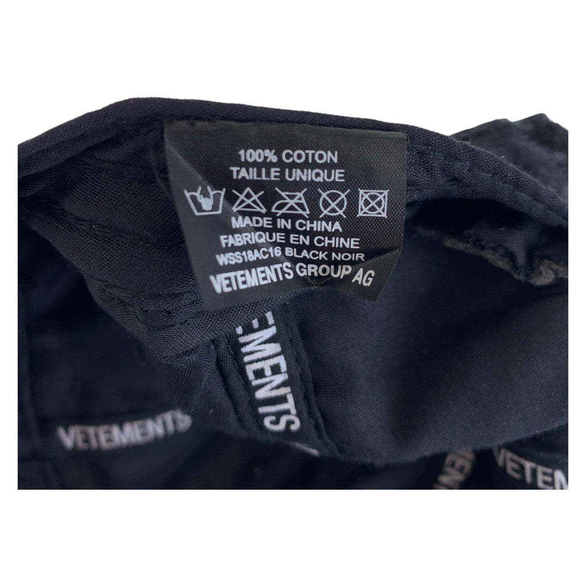 14836
VETEMENTS ヴェトモン ブラック 黒 キャンバス WSS 18AC16 キャップ ベースボールキャップ 男女兼用  メンズ