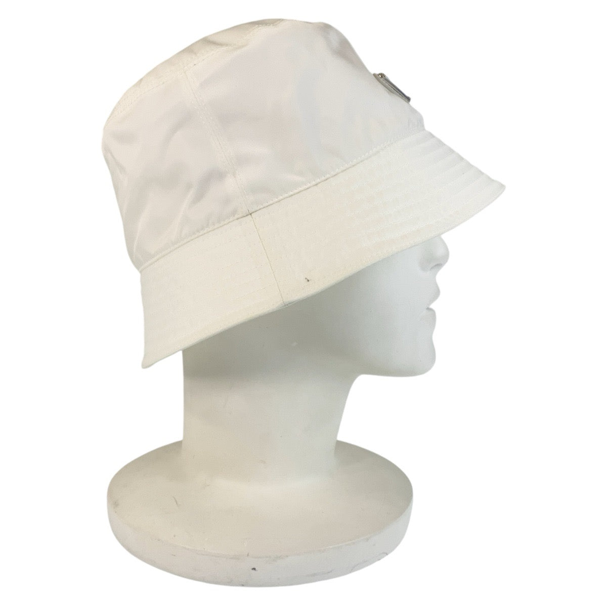 14853
PRADA プラダ テスート 三角ロゴプレート ホワイト 白 シルバー金具 ナイロン バケットハット  レディース A35