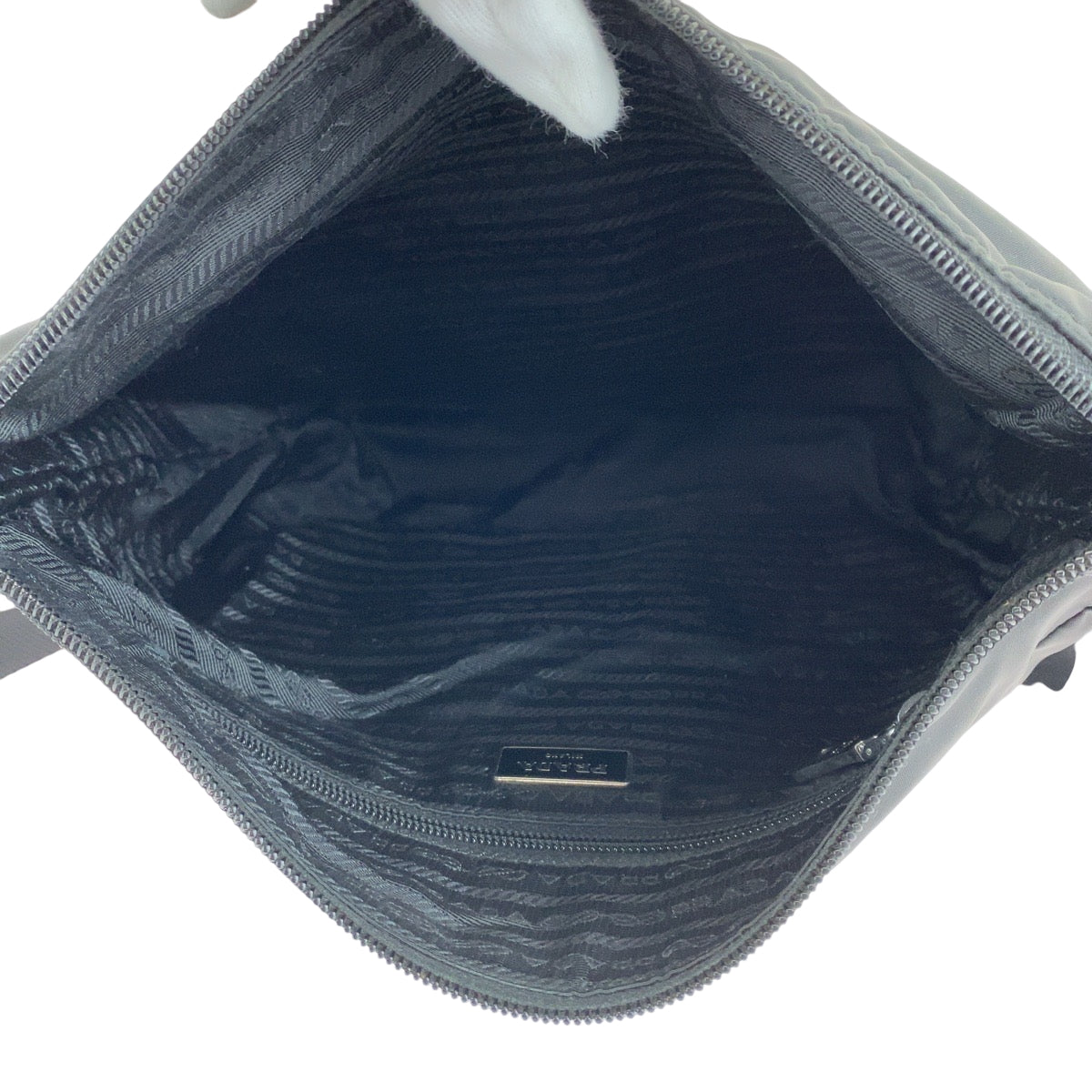 14868
PRADA プラダ テスート 三角ロゴプレート ブラック 黒 シルバー金具 BT0740 ショルダーバッグ ポシェット 男女兼用  メンズ