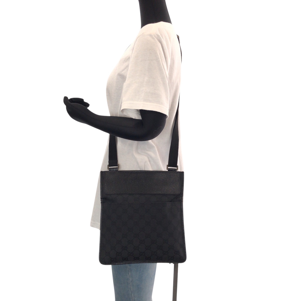 14898
GUCCI グッチ ブラック 黒 シルバー金具 GGキャンバス 27639 ショルダーバッグ ポシェット  メンズ