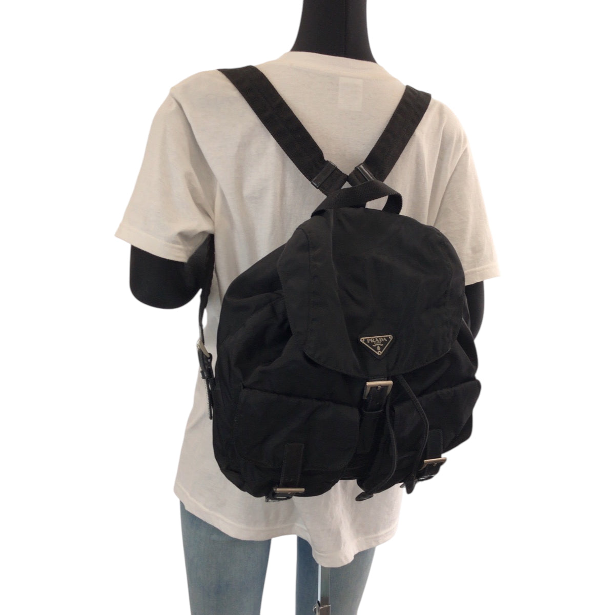 14950
PRADA プラダ テスート 三角ロゴプレート ブラック 黒 シルバー金具 ナイロン BZ2811 リュックサック バックパック  レディース