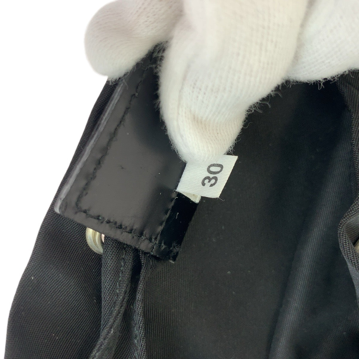 14957
PRADA プラダ テスート 三角ロゴプレート ブラック 黒 シルバー金具 ナイロン ポーチ 巾着ポーチ  レディース