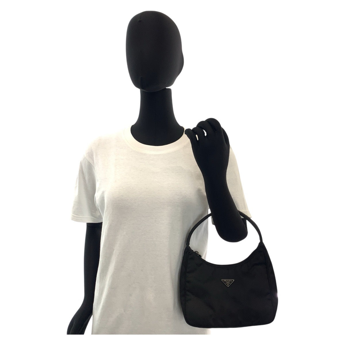 14984
PRADA プラダ テスート 三角ロゴプレート ブラック 黒 シルバー金具 ナイロン ホーボー ハンドバッグ アクセサリーポーチ  レディース