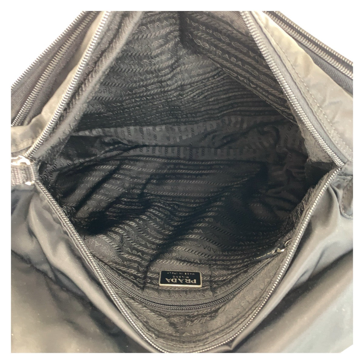 14995
PRADA プラダ テスート 三角ロゴプレート ブラック 黒 シルバー金具 ナイロン ショルダーバッグ メッセンジャーバッグ 男女兼用  メンズ