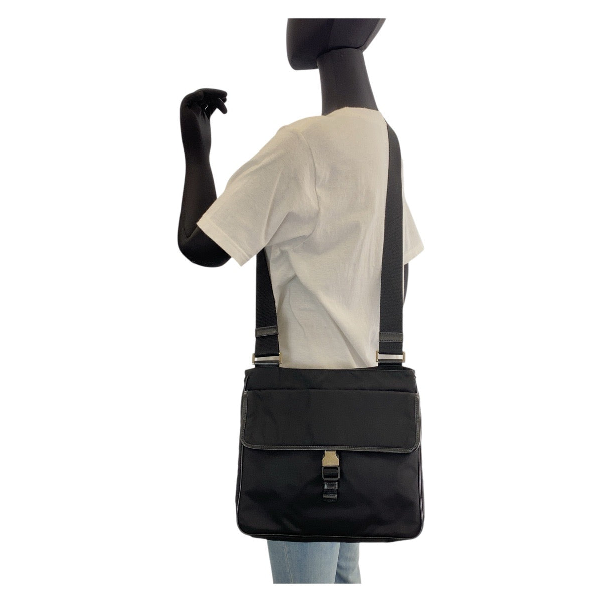 15018
PRADA プラダ テスート 三角ロゴプレート ブラック 黒 シルバー金具 ナイロン 斜め掛け ショルダーバッグ メッセンジャーバッグ  レディース A30