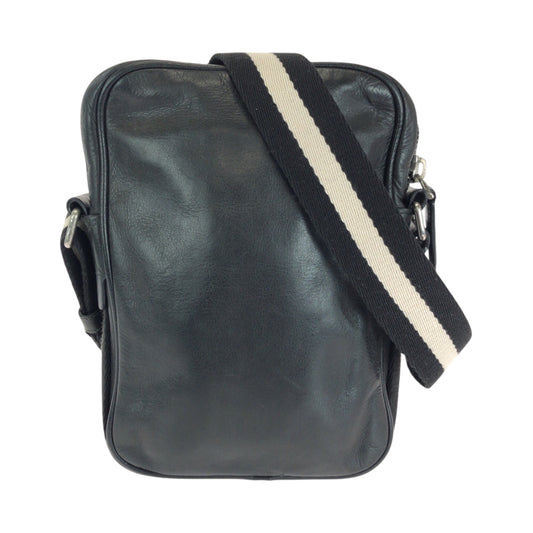 15051
BALLY バリー ストライプ ブラック 黒 ホワイト シルバー金具 レザー TABELLO SM ショルダーバッグ サコッシュ  メンズ