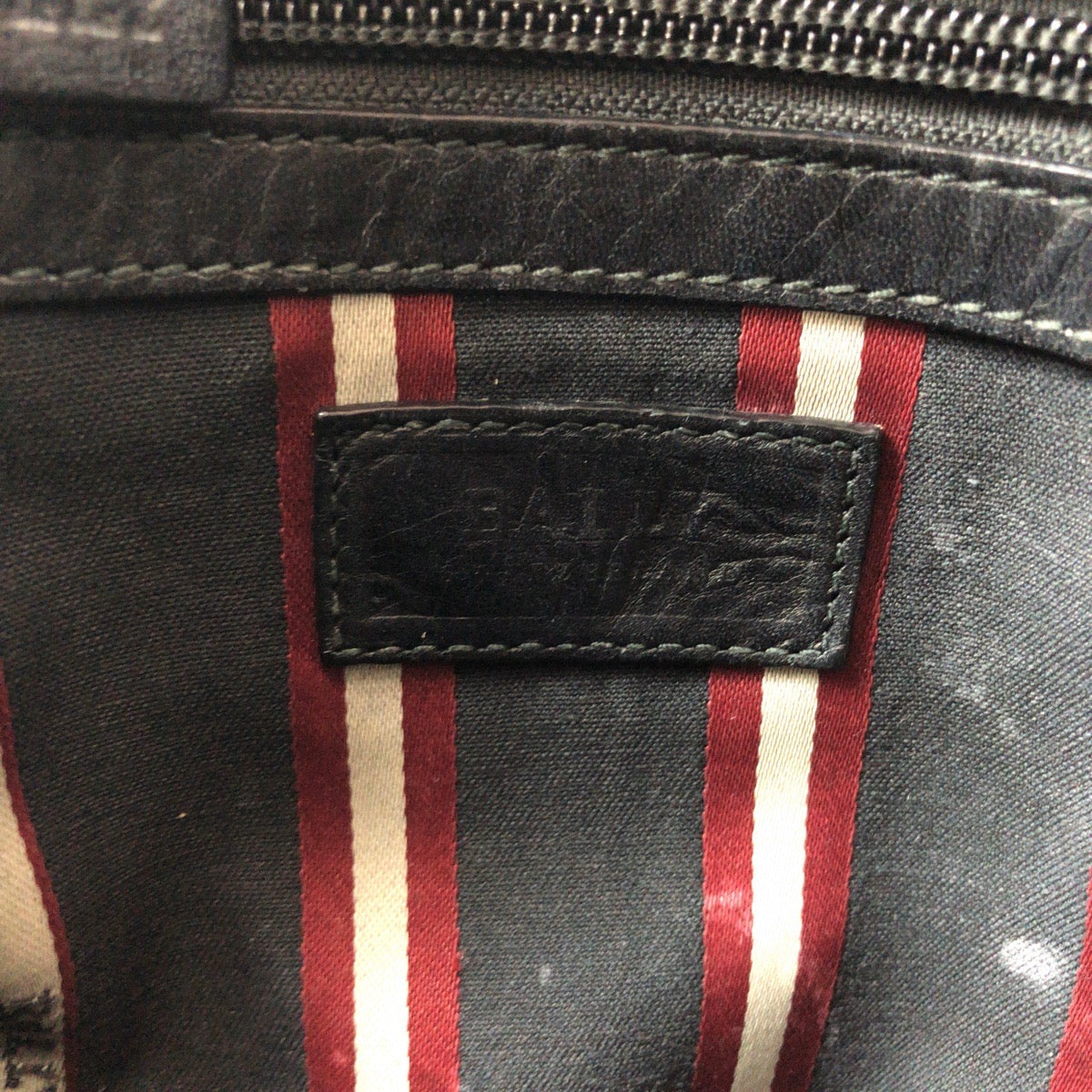 15051
BALLY バリー ストライプ ブラック 黒 ホワイト シルバー金具 レザー TABELLO SM ショルダーバッグ サコッシュ  メンズ