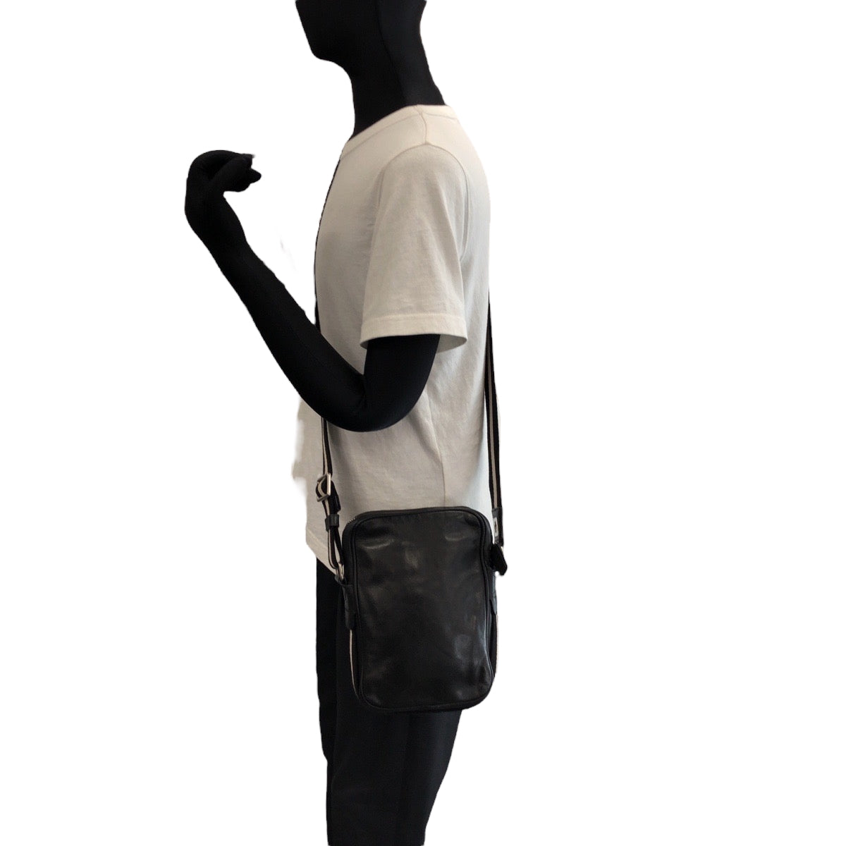 15051
BALLY バリー ストライプ ブラック 黒 ホワイト シルバー金具 レザー TABELLO SM ショルダーバッグ サコッシュ  メンズ