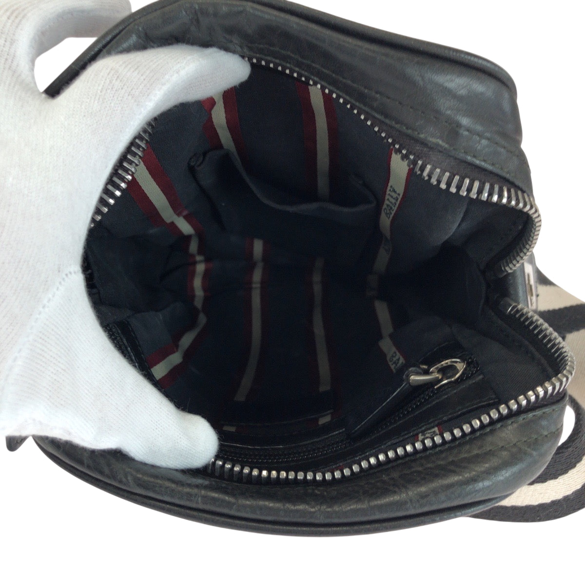 15051
BALLY バリー ストライプ ブラック 黒 ホワイト シルバー金具 レザー TABELLO SM ショルダーバッグ サコッシュ  メンズ