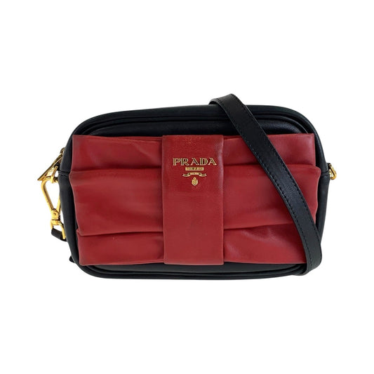 15092
PRADA プラダ リボン レッド ブラック 黒 ゴールド金具 レザー ショルダーバッグ ポシェット レディース ABP41