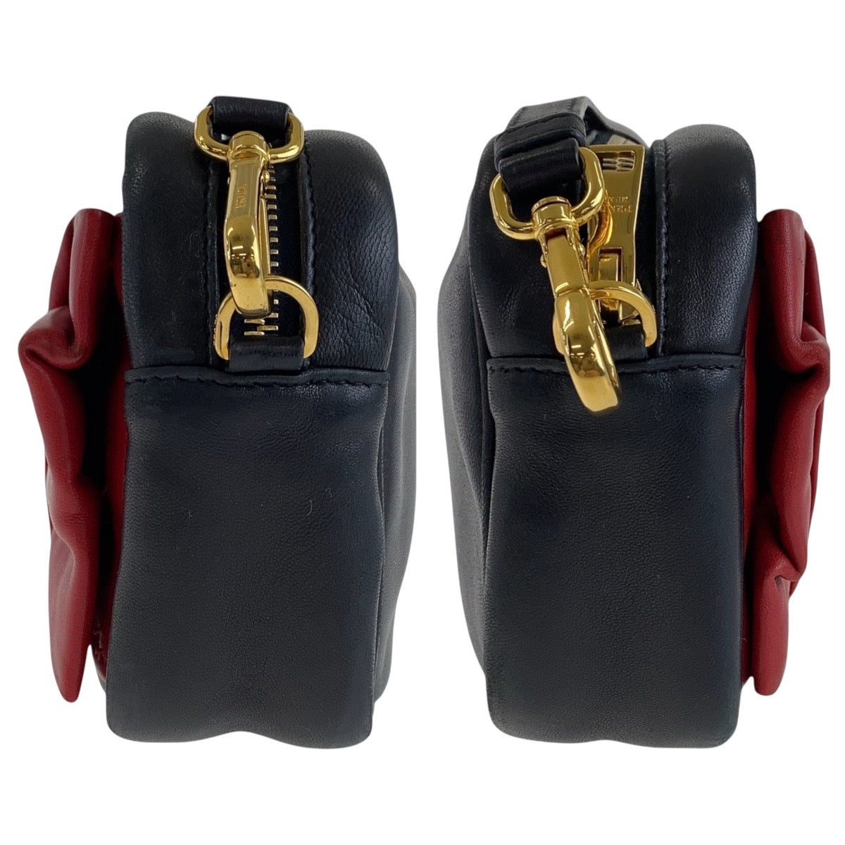 15092
PRADA プラダ リボン レッド ブラック 黒 ゴールド金具 レザー ショルダーバッグ ポシェット レディース ABP41