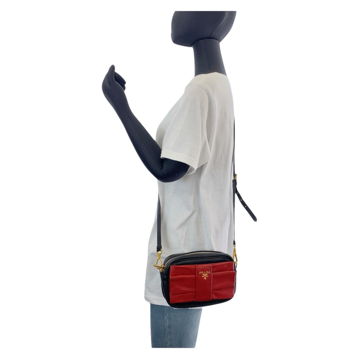 15092
PRADA プラダ リボン レッド ブラック 黒 ゴールド金具 レザー ショルダーバッグ ポシェット レディース ABP41